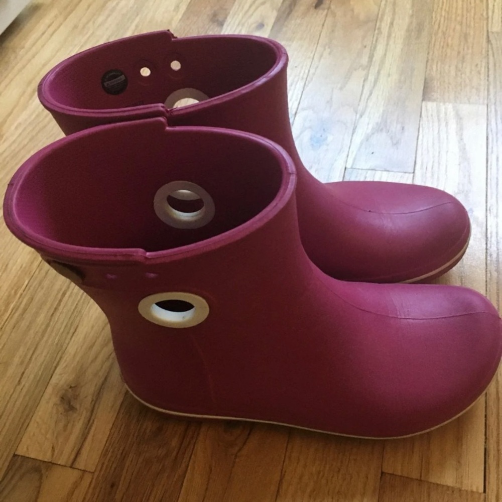 Crocs women’s rainboots size 5